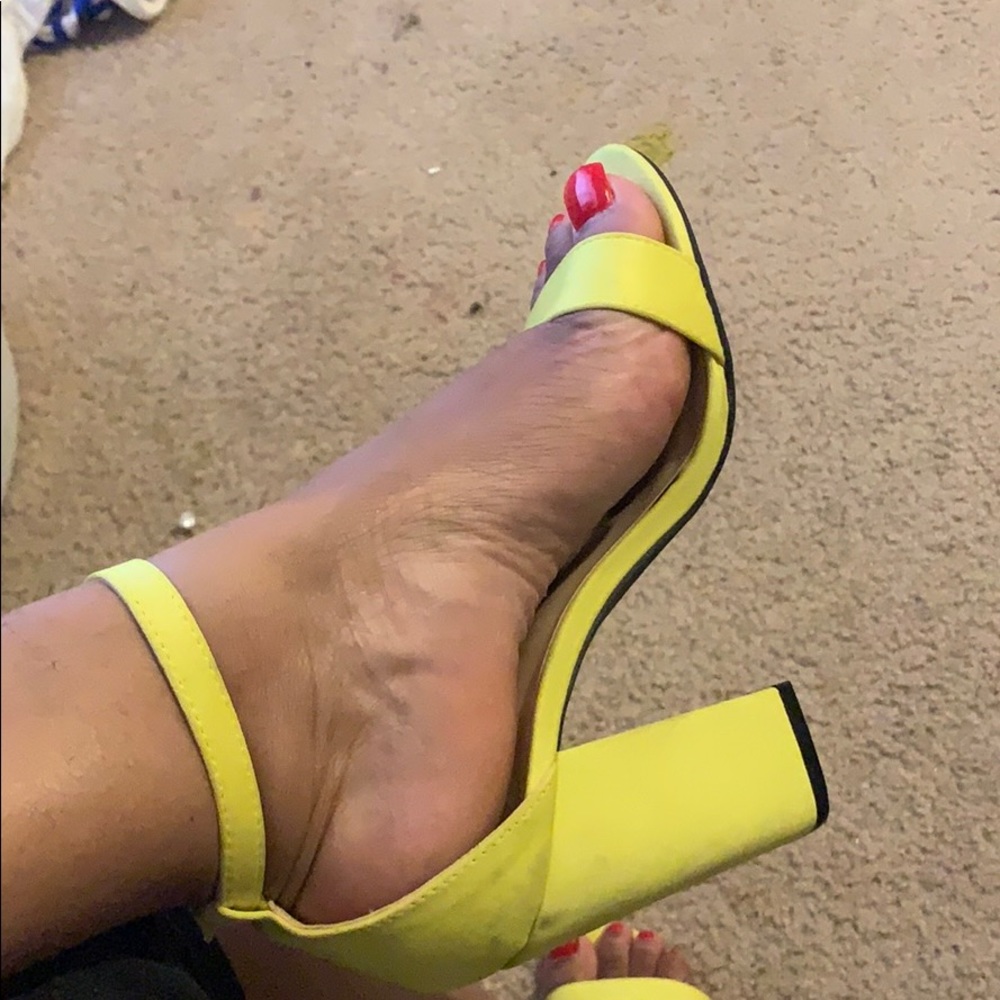 Size 8 Neon open toe heels!